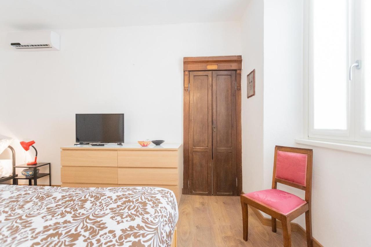 Da Pia In Historycal Como City Centre By Rent All Como Exteriör bild